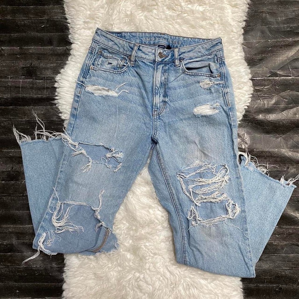 AMERICAN EAGLE LIGHT BLUE DENIM RIPPED MOM JEAN NORMCORE GRUNGE ALT CASUAL